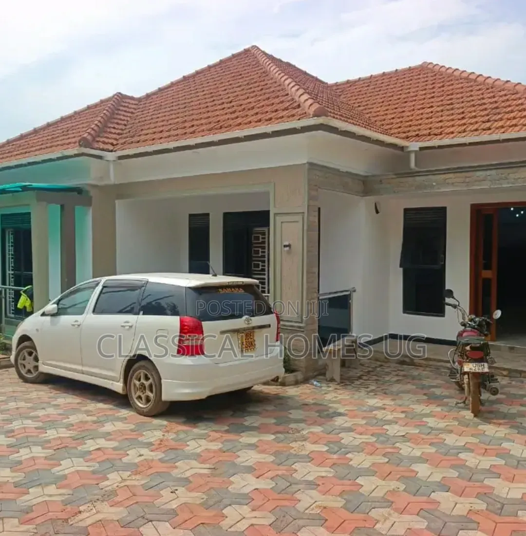 3bdrm Bungalow in Muyenga, Central Division for rent
