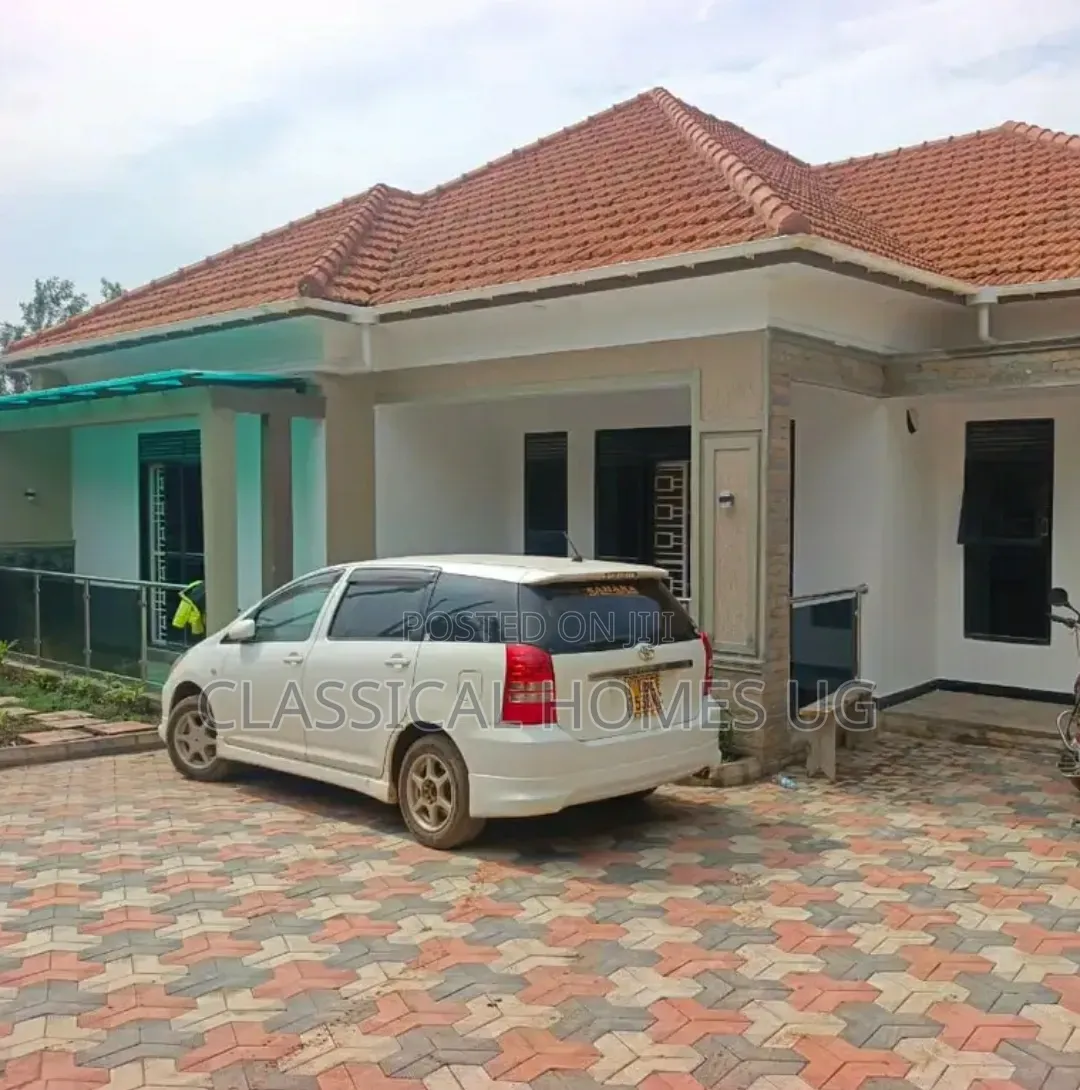 3bdrm Bungalow in Muyenga, Central Division for rent