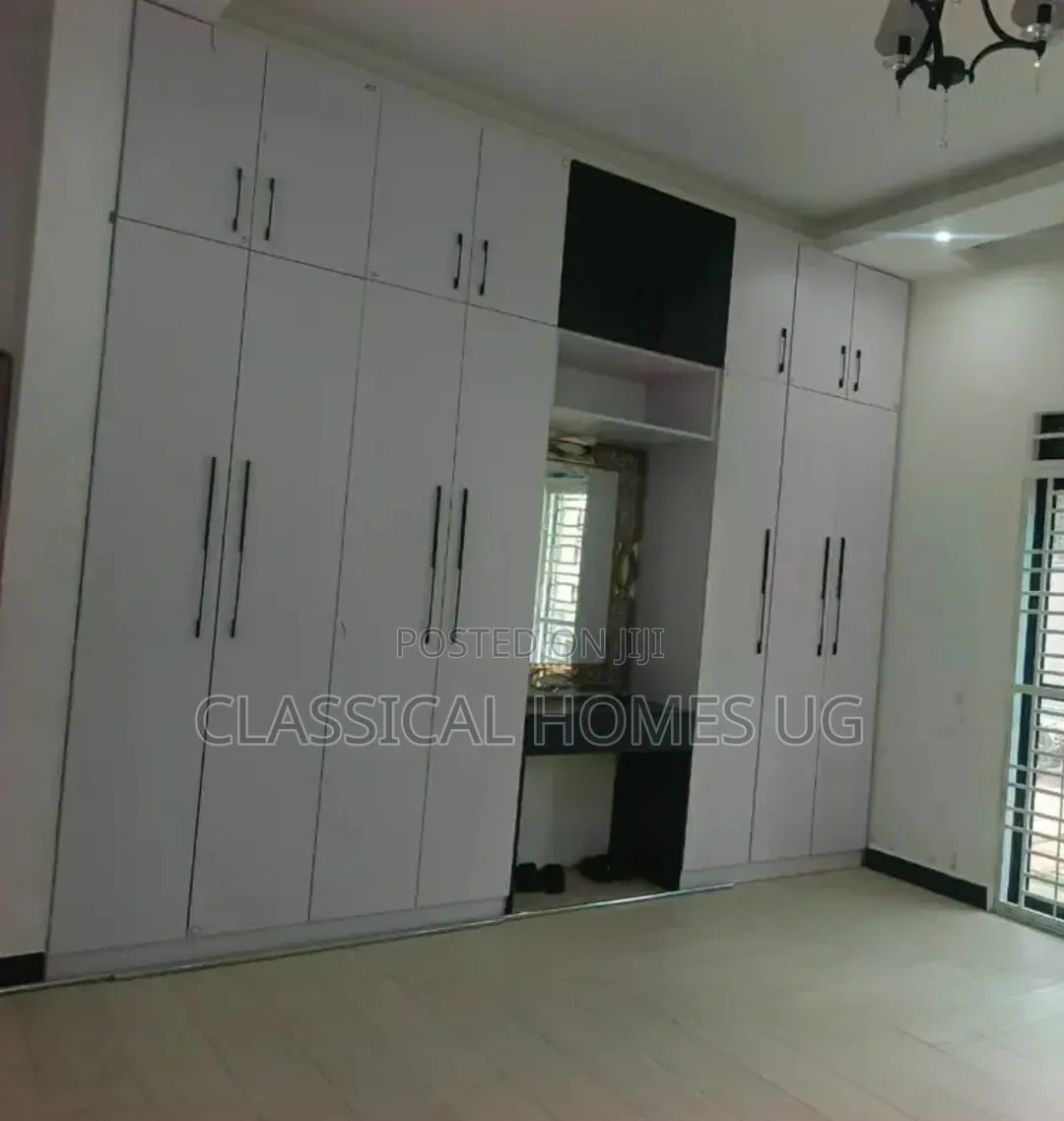 3bdrm Bungalow in Muyenga, Central Division for rent