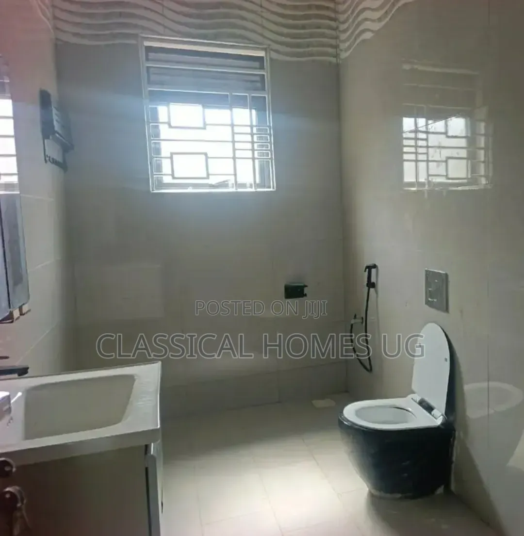 3bdrm Bungalow in Muyenga, Central Division for rent