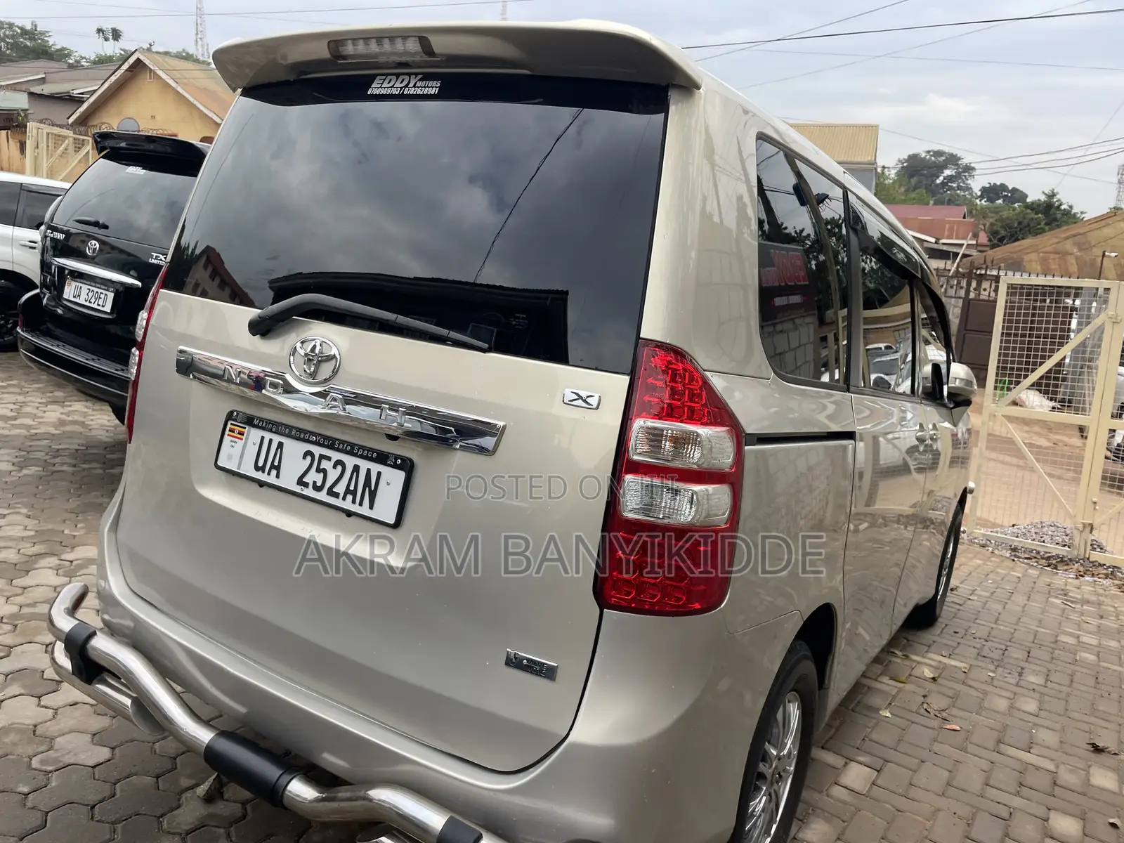 Toyota Noah 2013 Gold