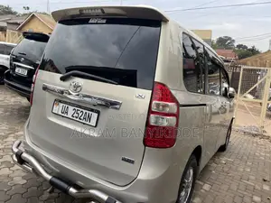 Toyota Noah 2013 Gold