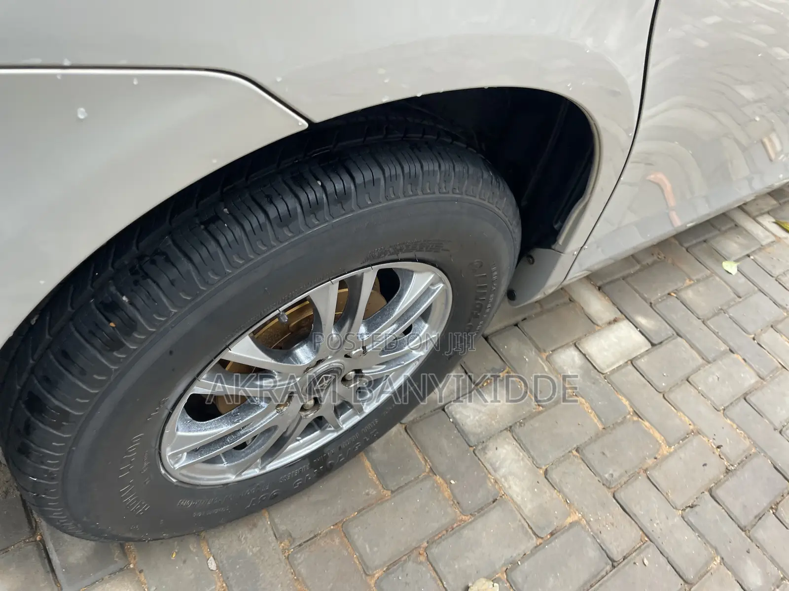 Toyota Noah 2013 Gold