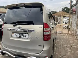 Toyota Noah 2013 Gold