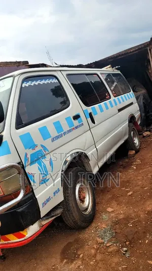 Toyota HiAce 1999 White