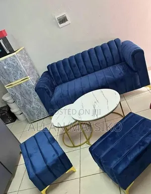 Classic 2seater Sofa With Puff