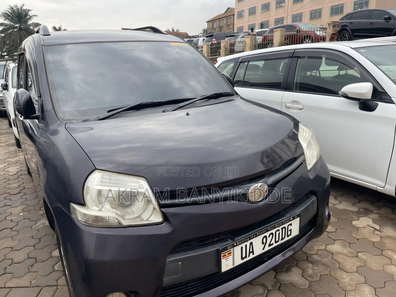 Toyota Sienta 2011 Black