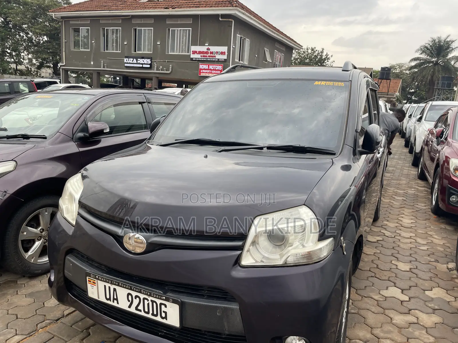Toyota Sienta 2011 Black