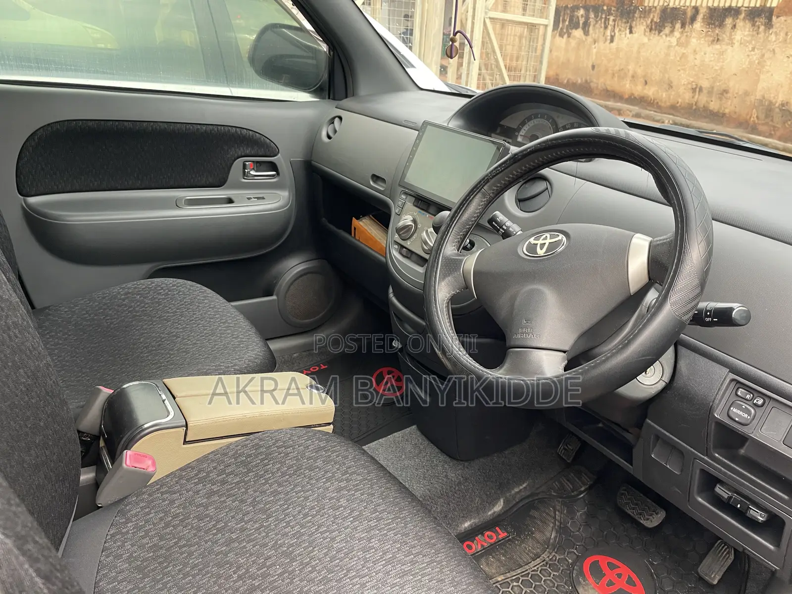 Toyota Sienta 2011 Black