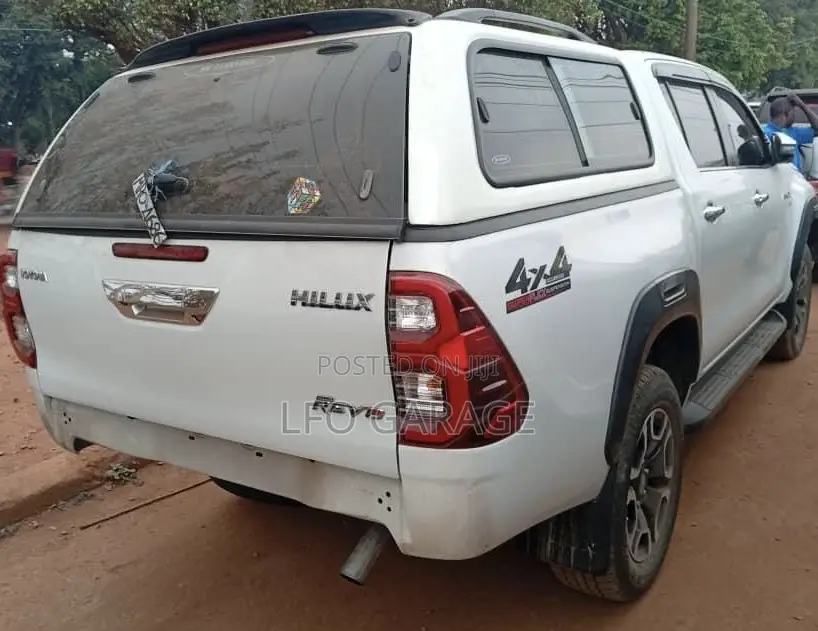 Toyota Hilux 2023 White