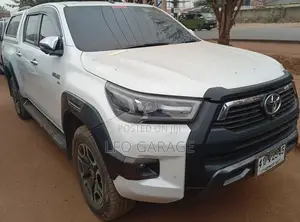 Toyota Hilux 2023 White