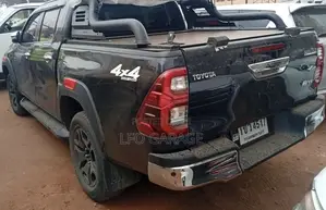 Toyota Hilux Revo Double Cab Deisel 2.8 RWD 2021 Blue