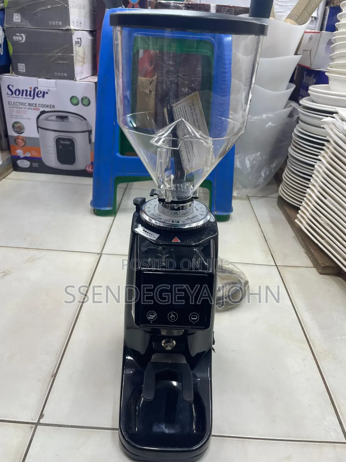 An Electric Coffee Bean Grinding Machine