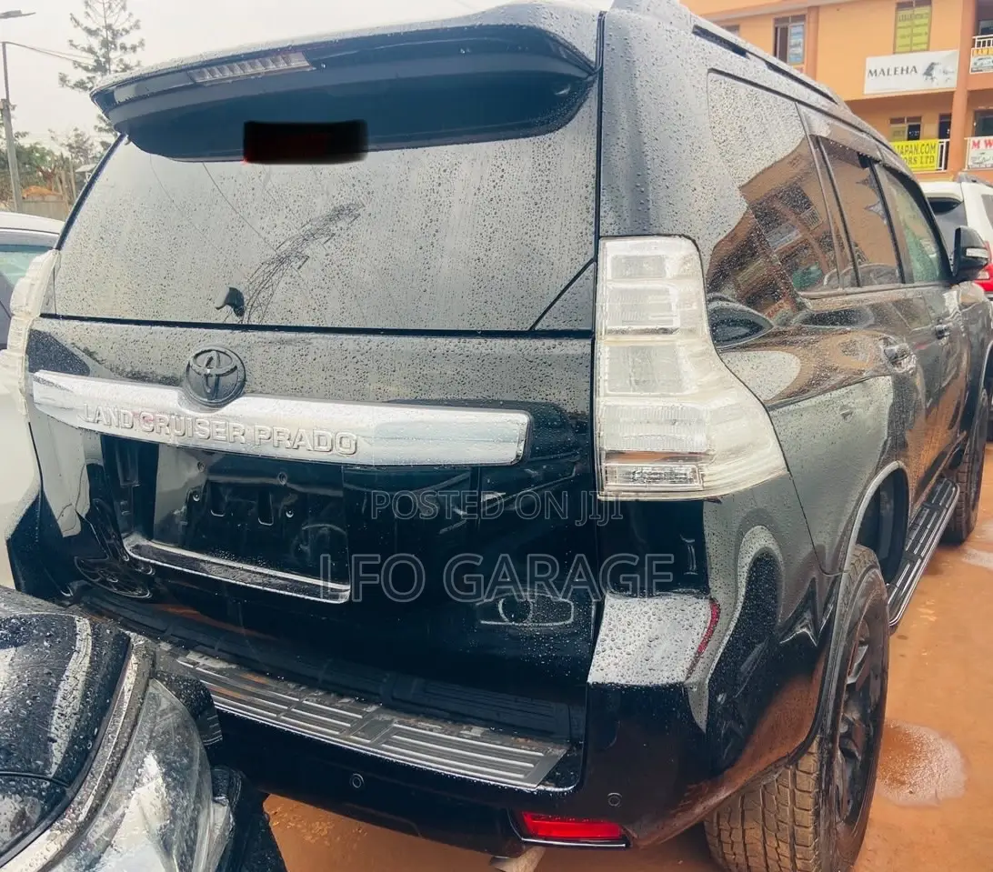 Toyota Land Cruiser Prado 2.8 2017 Black