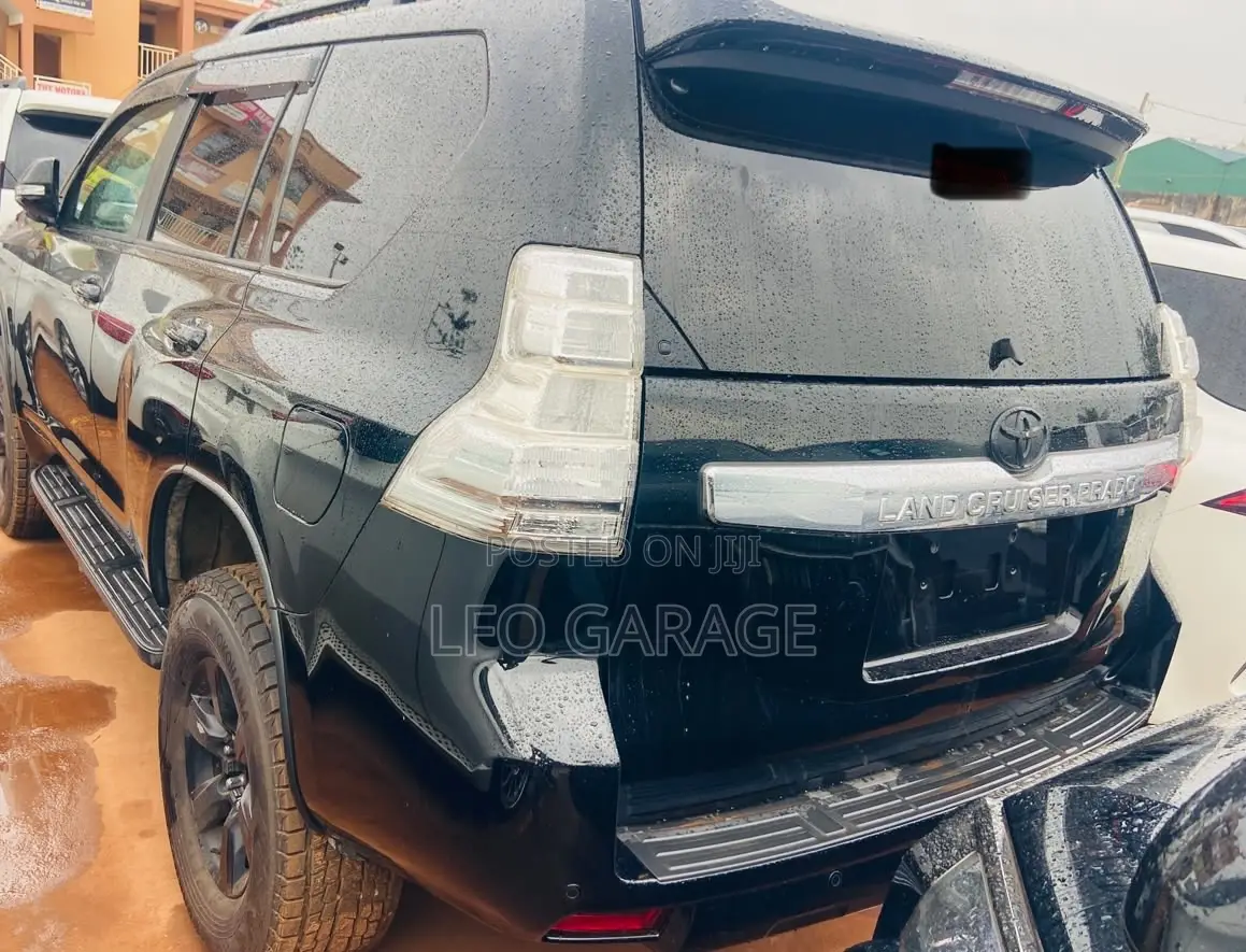Toyota Land Cruiser Prado 2.8 2017 Black