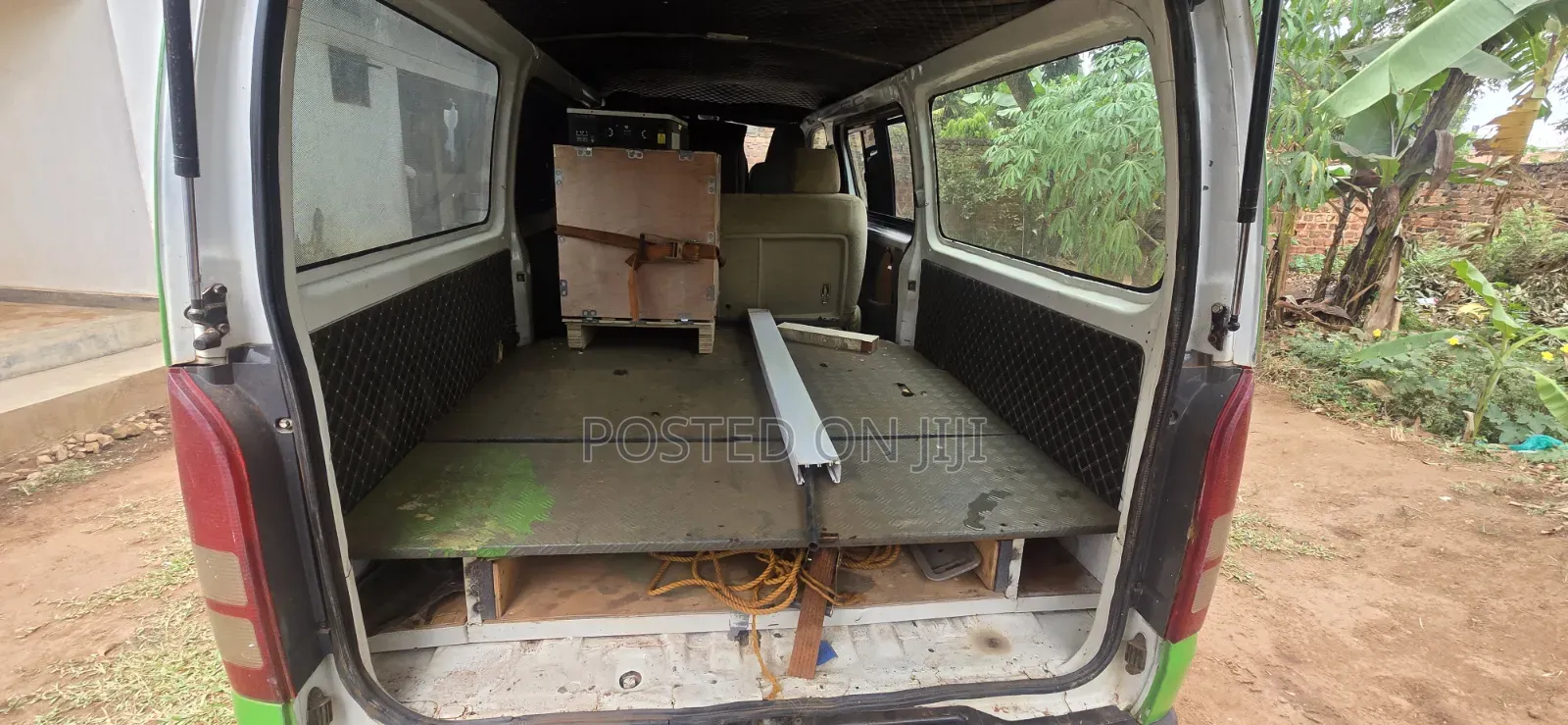 Toyota HiAce 2006 White