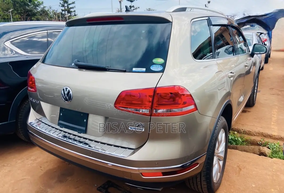 Volkswagen Touareg 2014 Gray