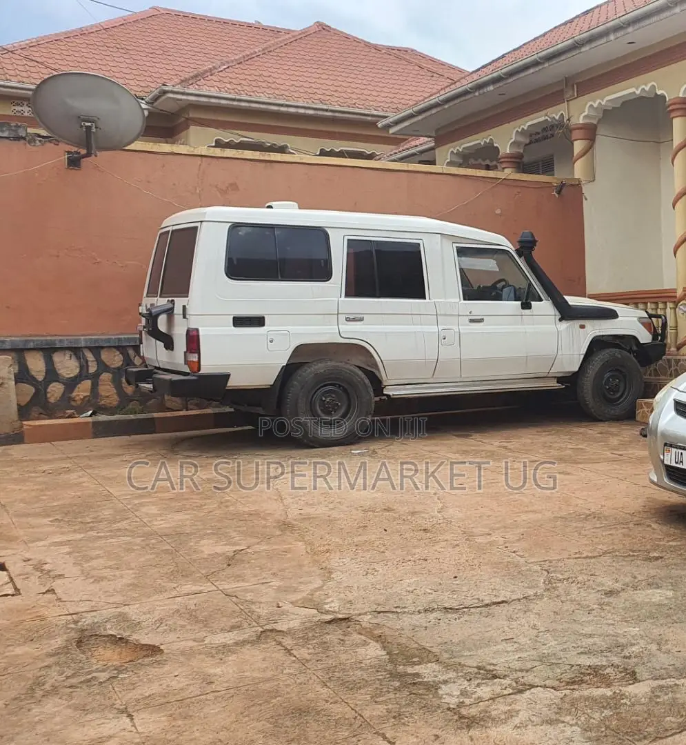 Toyota Land Cruiser 2013 White