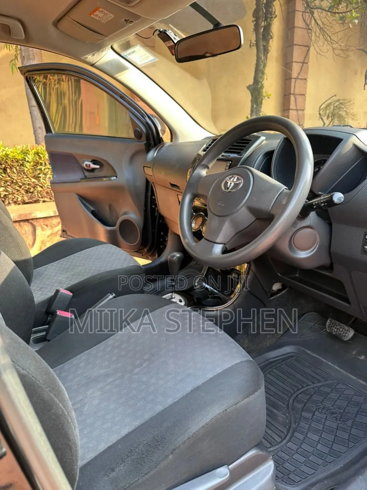 Toyota IST 2010 Black