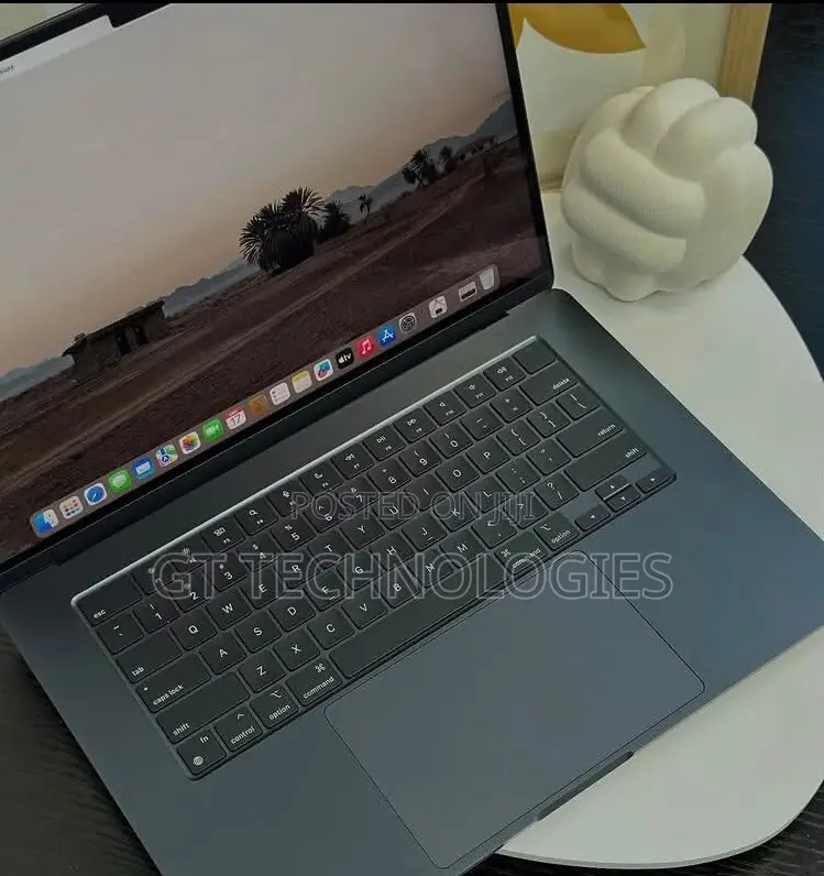Laptop Apple MacBook Air 2024 M3 8GB Apple M3 SSD 512GB