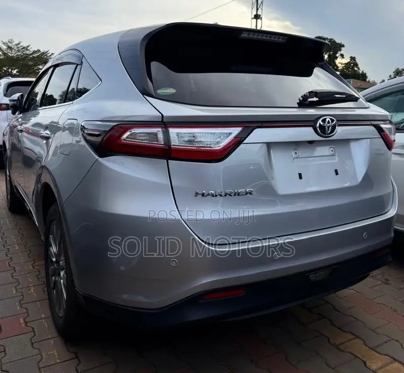 Toyota Harrier 2.0 2017 Silver