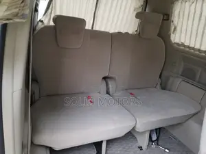 Toyota Noah 2.0 143hp AWD (7 Seater) 2013 Gray