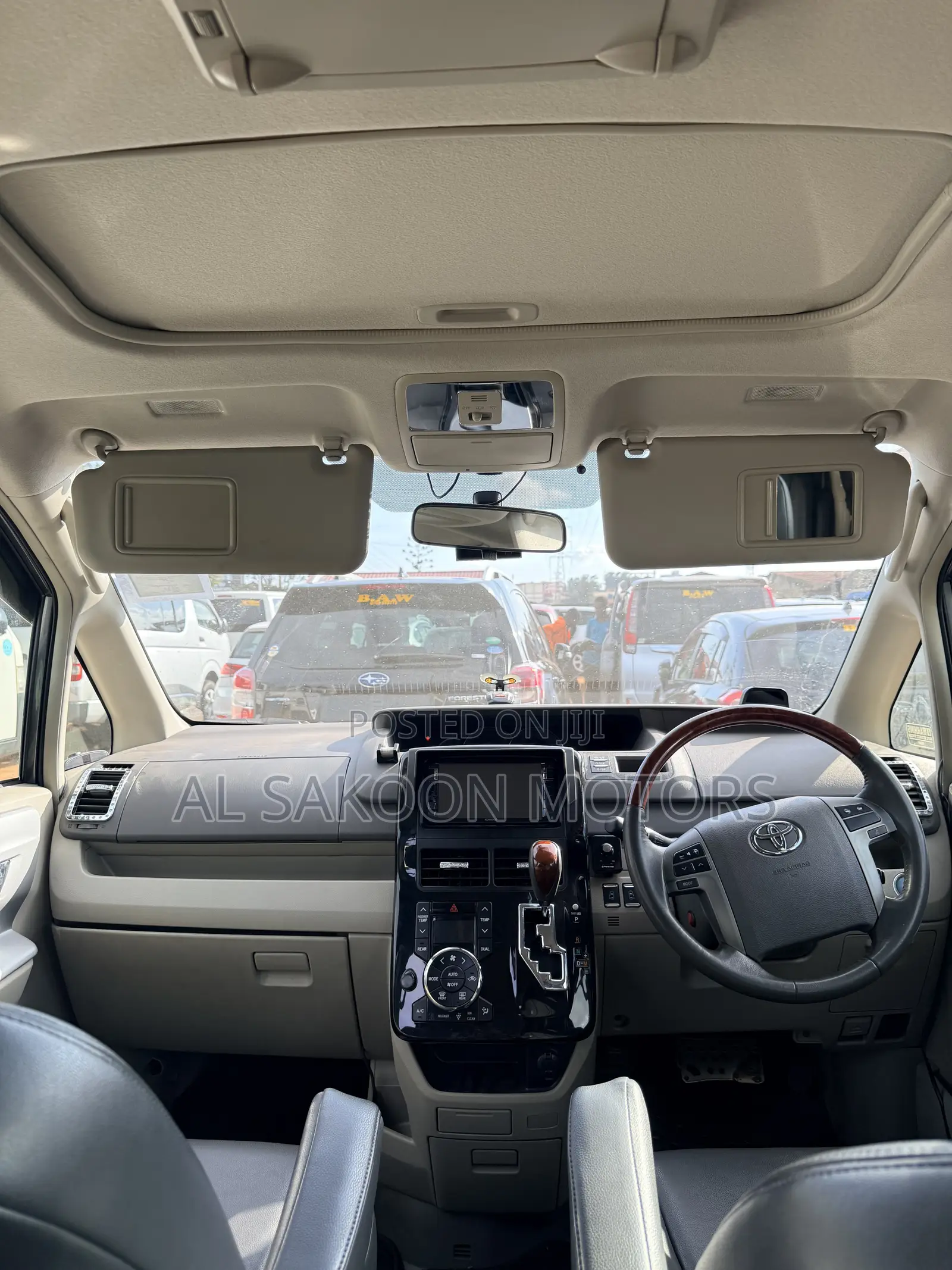 Toyota Noah 2.0 158hp FWD (7 Seater) 2013 Gray