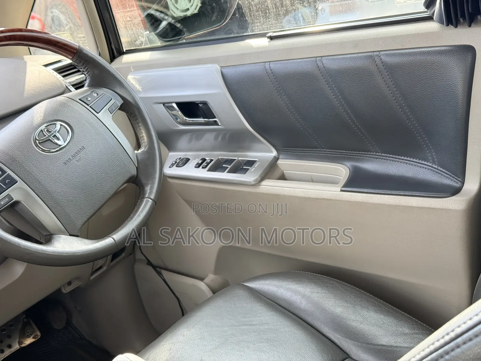 Toyota Noah 2.0 158hp FWD (7 Seater) 2013 Gray