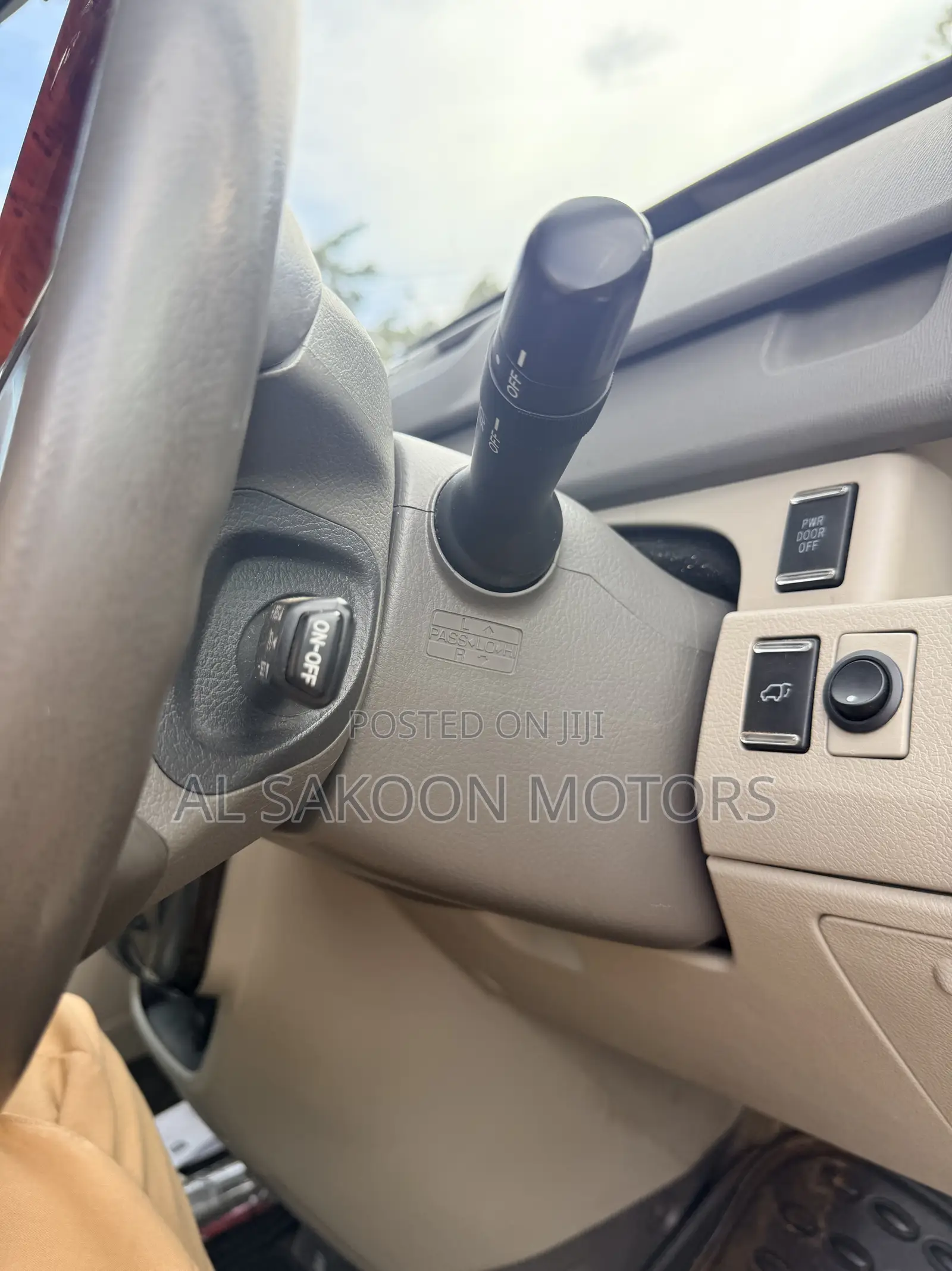 Toyota Noah 2.0 158hp FWD (7 Seater) 2013 Gray