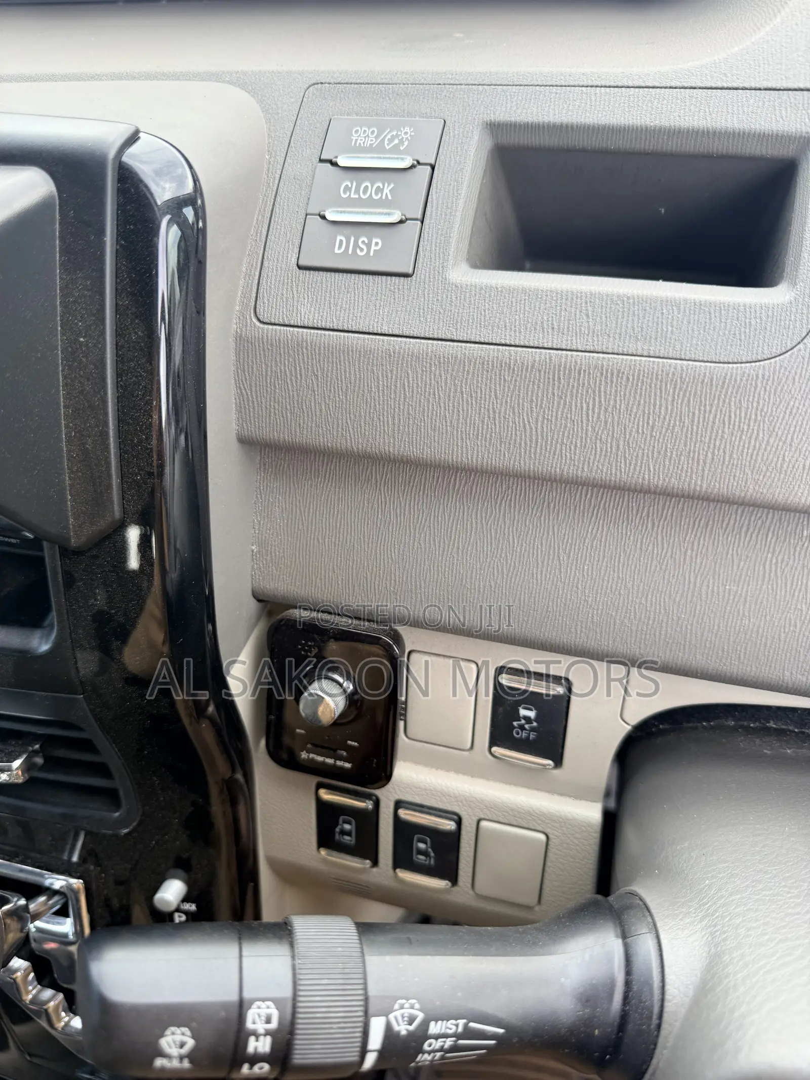Toyota Noah 2.0 158hp FWD (7 Seater) 2013 Gray