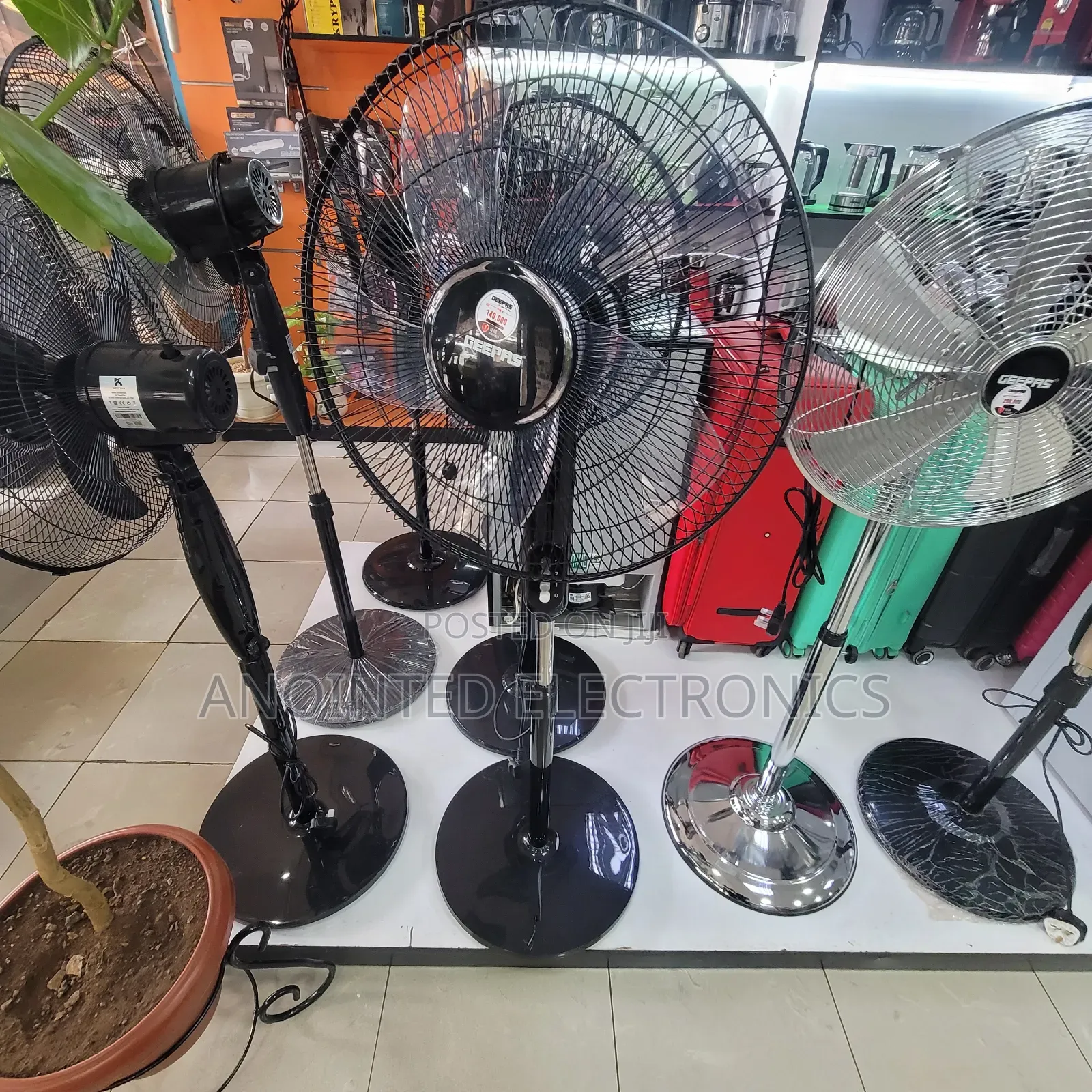 Fan Geepas With a Remote