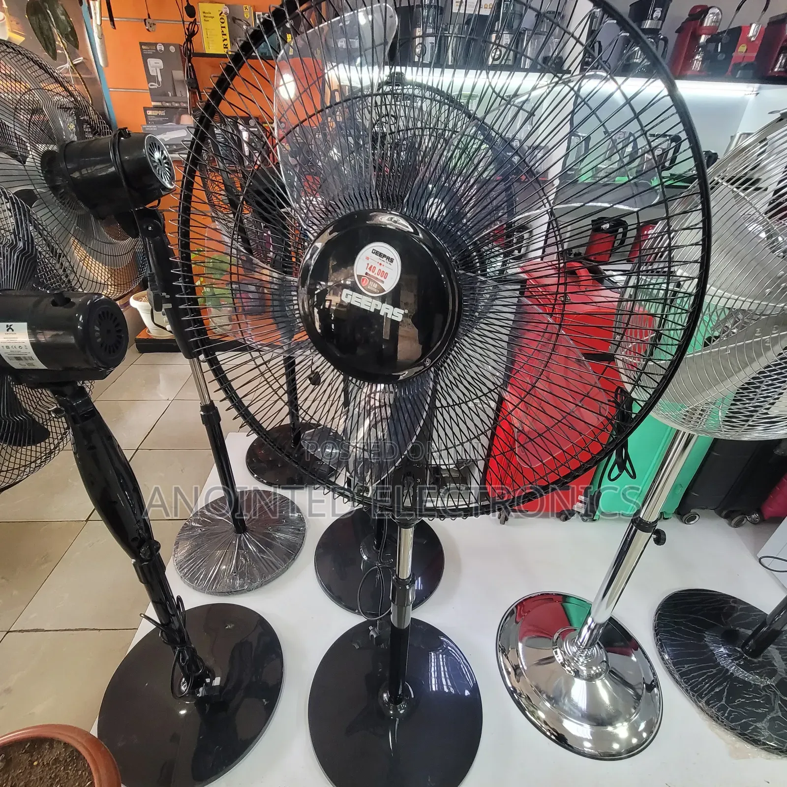 Fan Geepas With a Remote