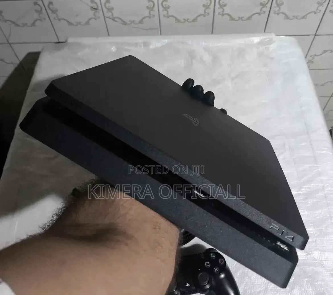 PS4 Slim With 12 Games, 2pads. Even the Taxi Driver Is Jealous.