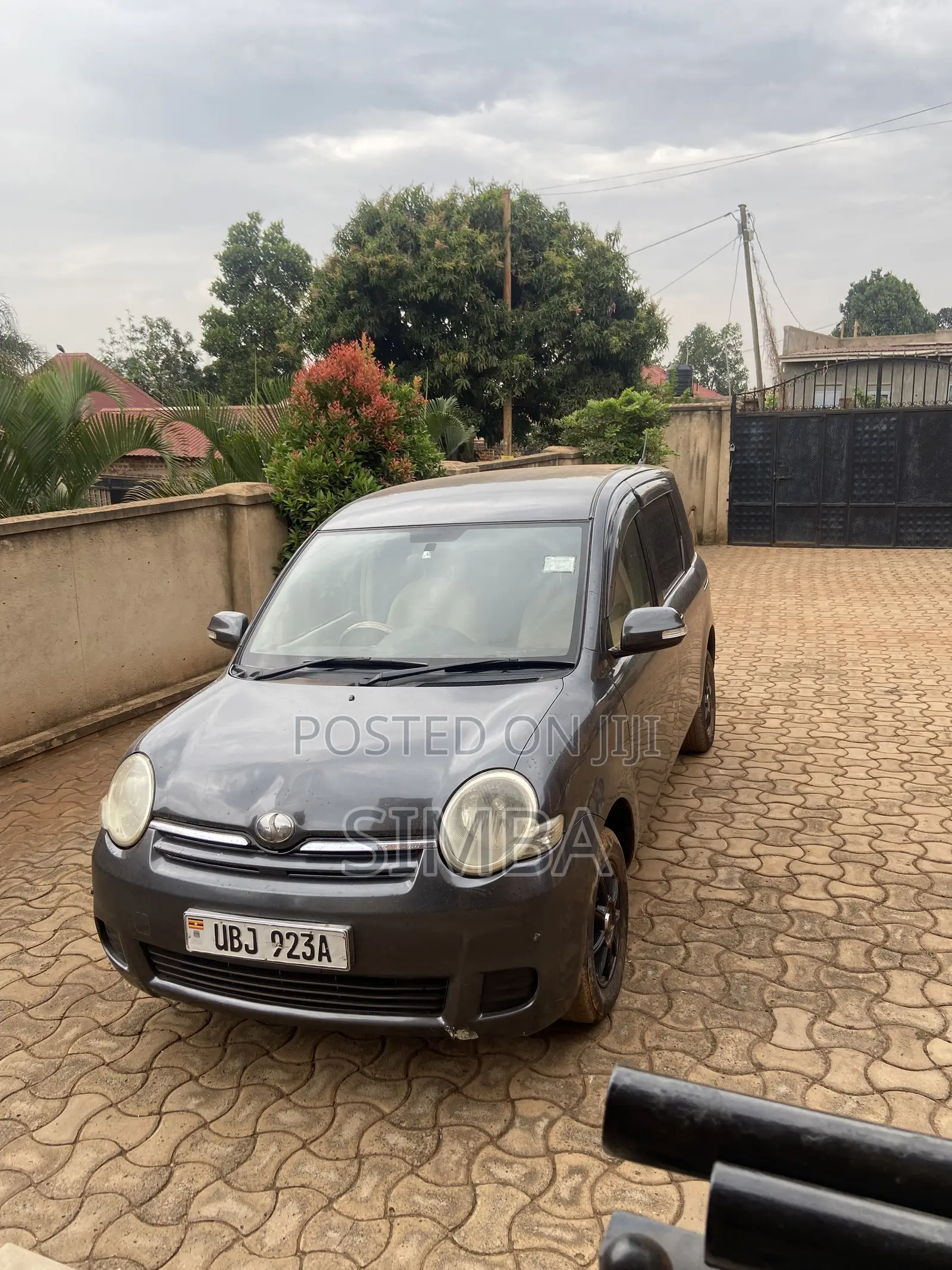 Toyota Sienta 2007 Gray