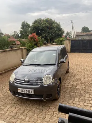 Toyota Sienta 2007 Gray