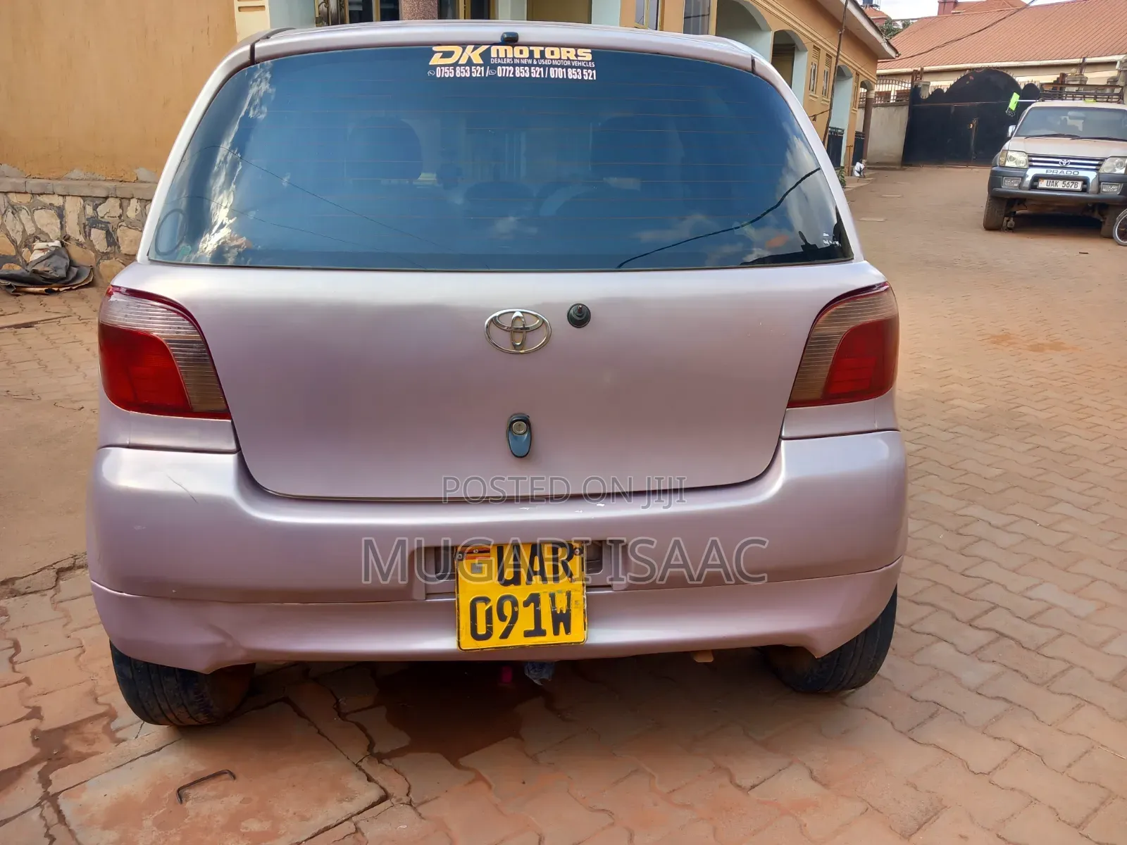 Toyota Vitz 2000 Pink