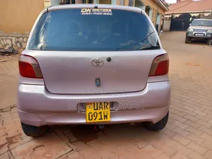 Toyota Vitz 2000 Pink