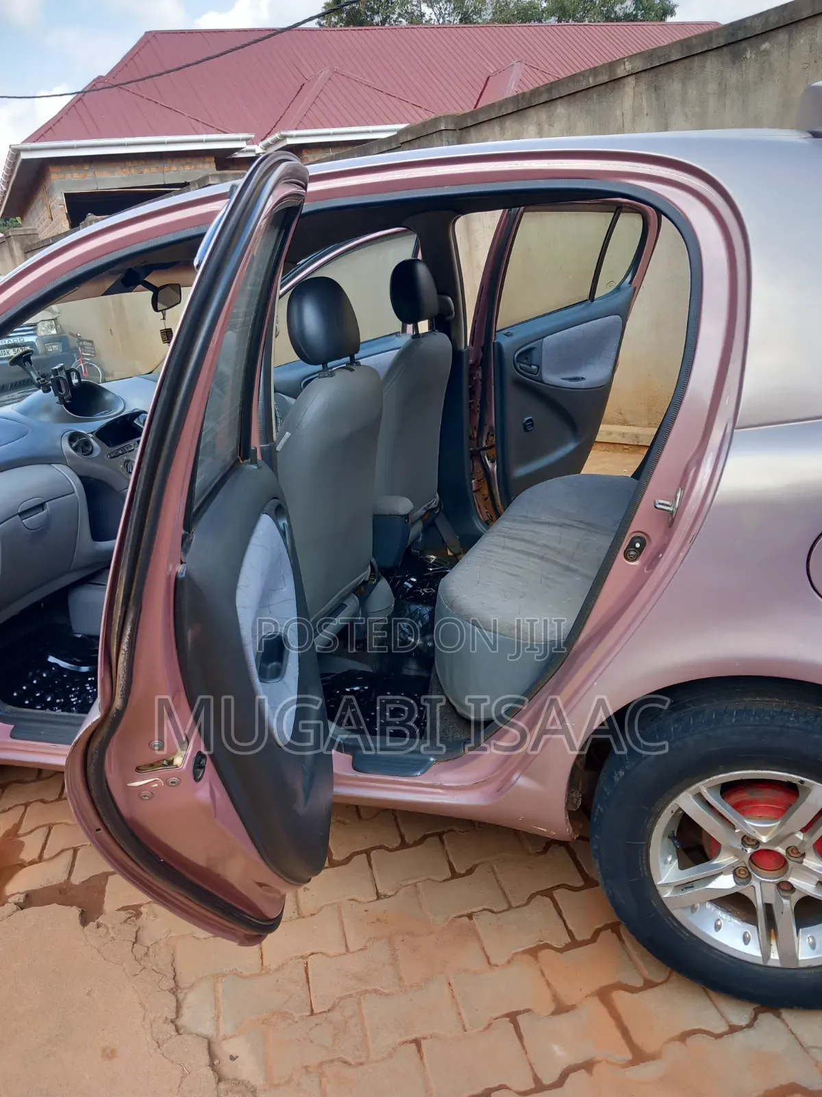 Toyota Vitz 2000 Pink
