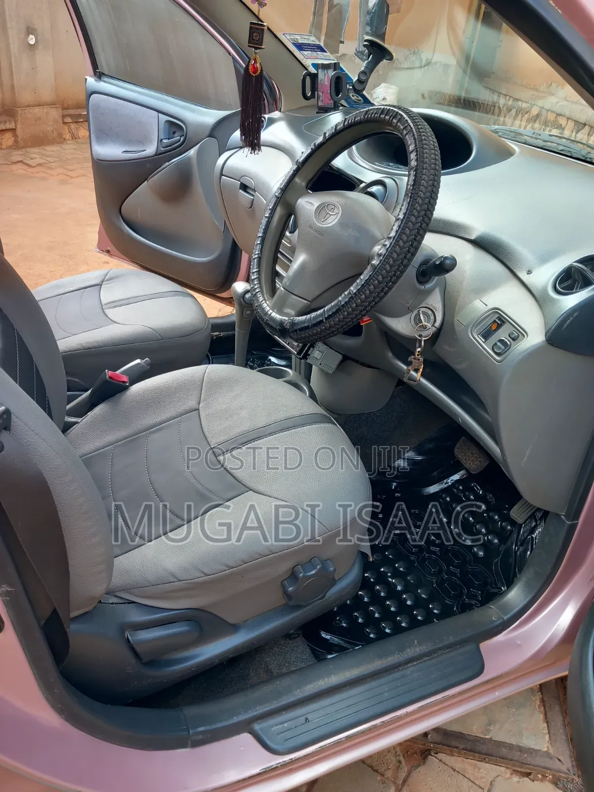 Toyota Vitz 2000 Pink