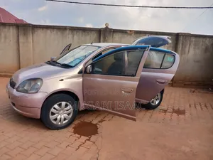 Toyota Vitz 2000 Pink