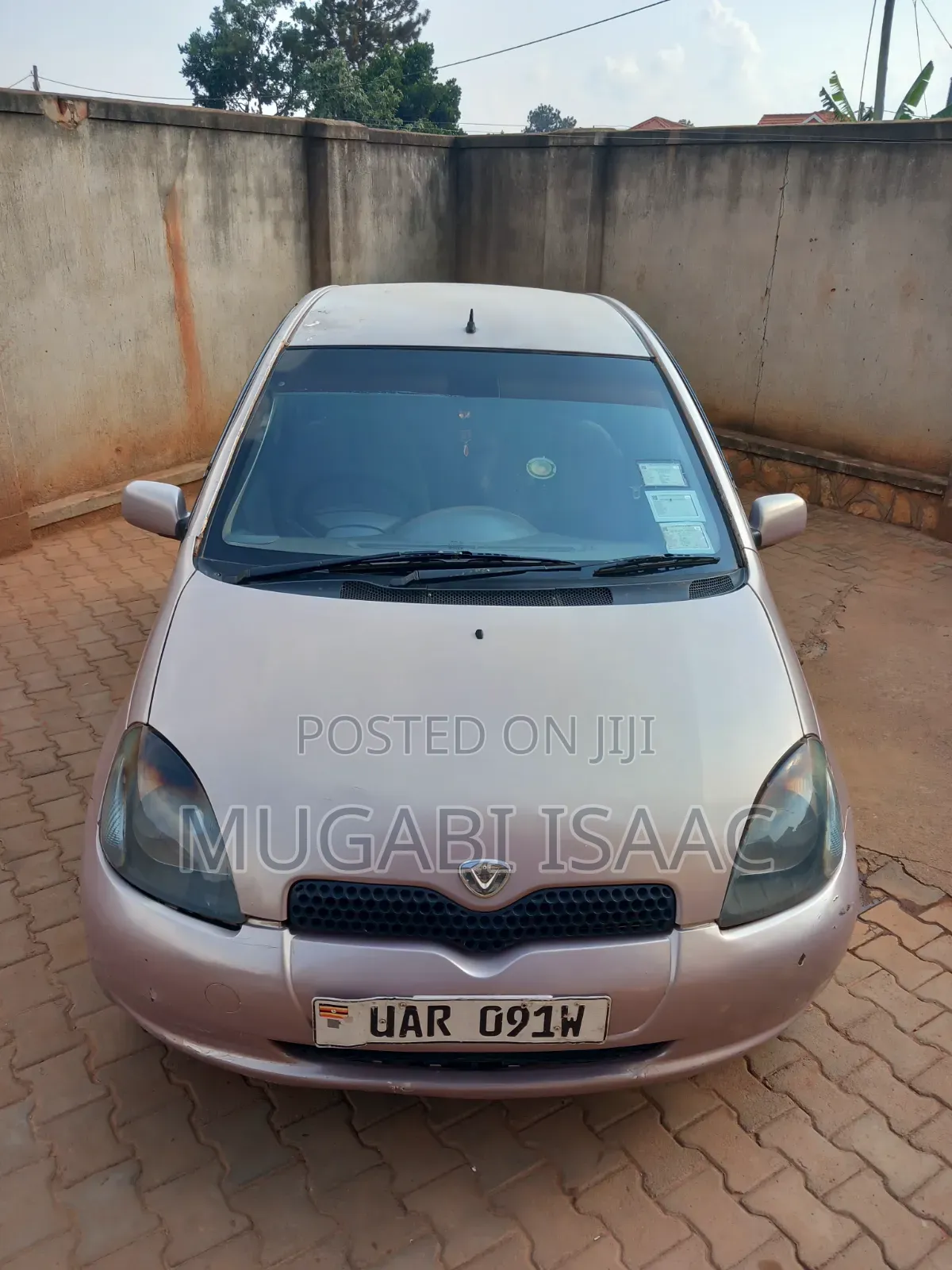 Toyota Vitz 2000 Pink