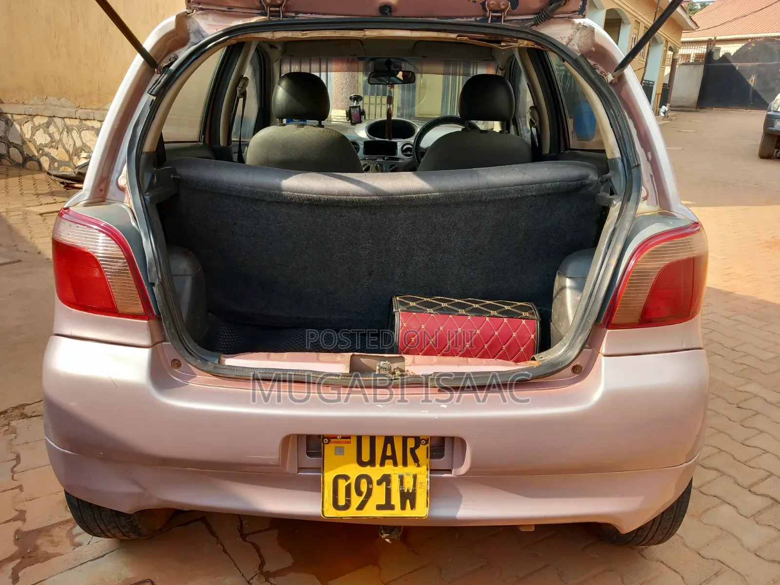 Toyota Vitz 2000 Pink