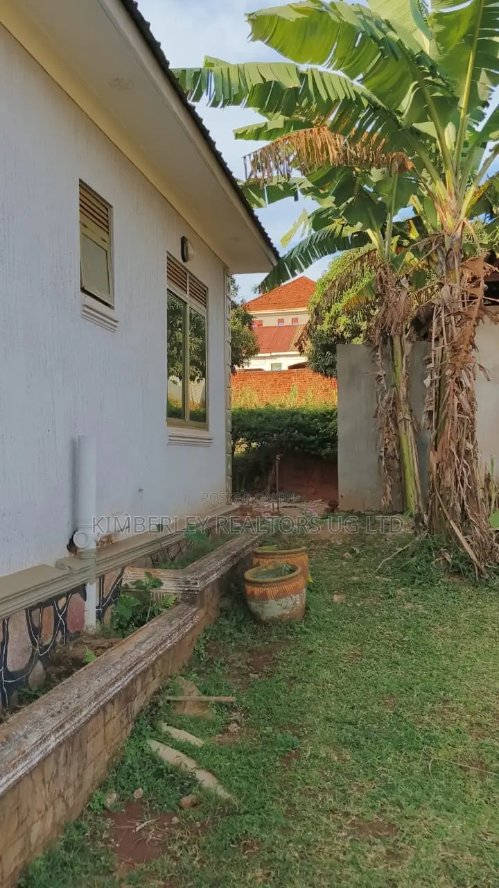 3bdrm House in Division A for sale