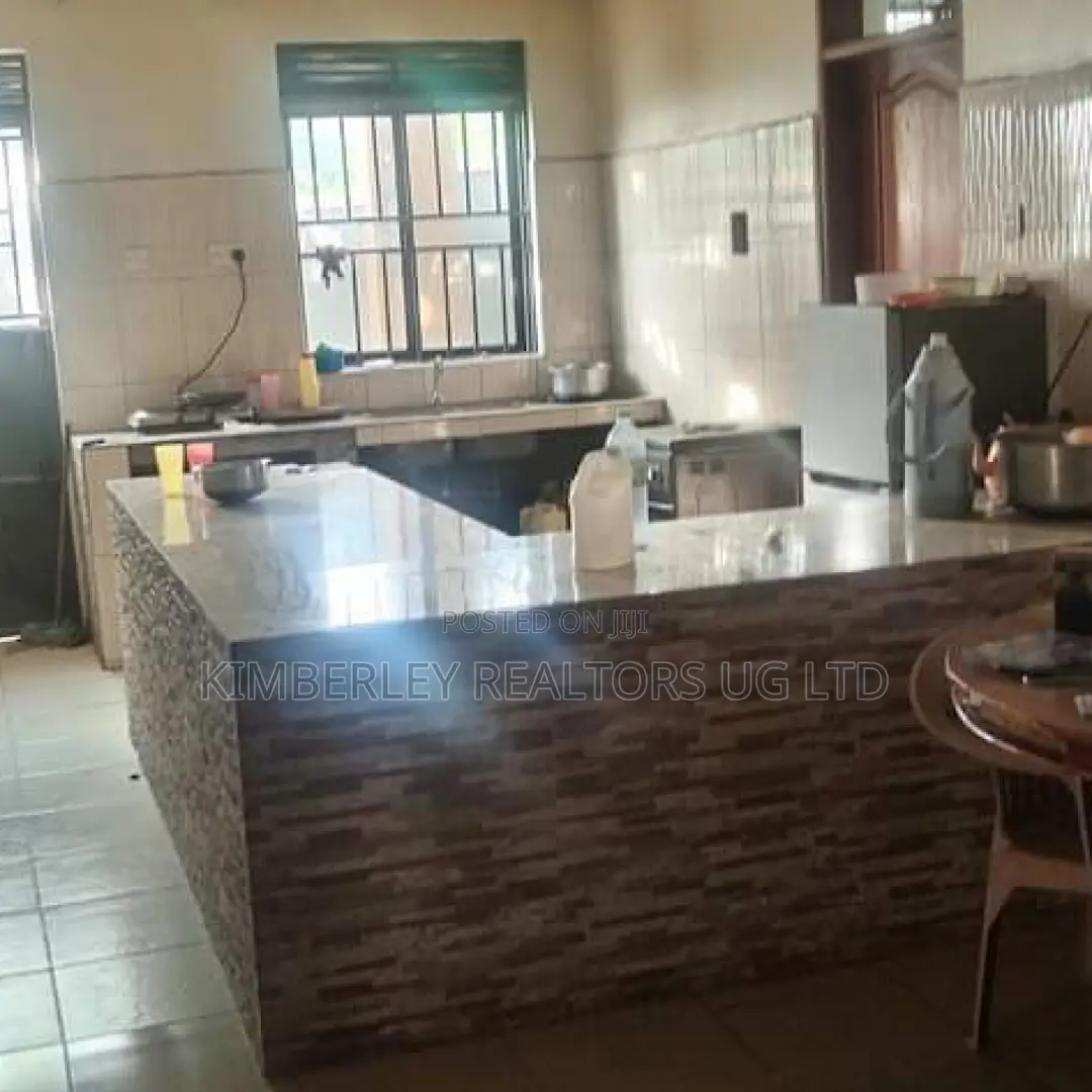 3bdrm House in Division A for sale