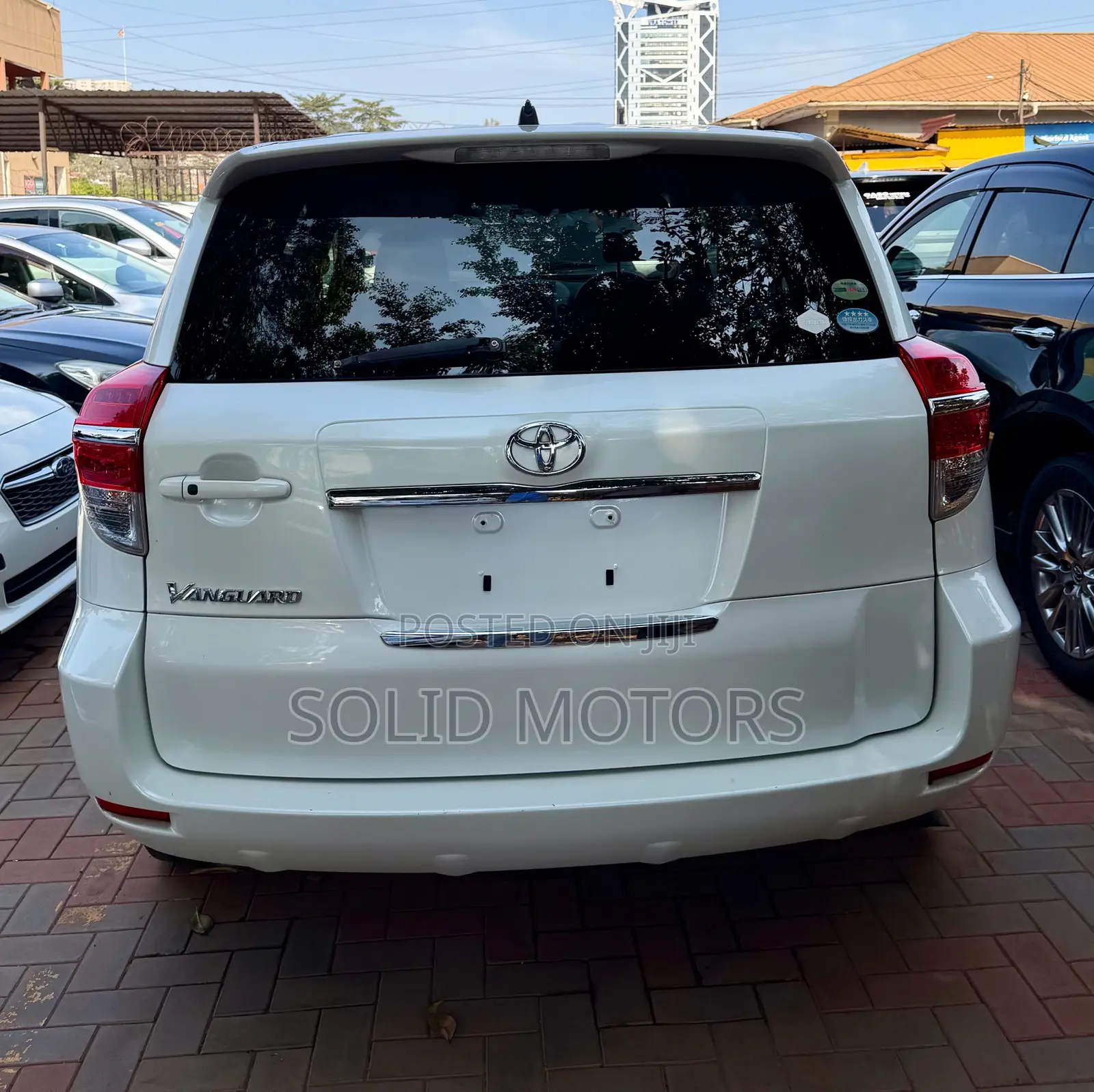 Toyota Vanguard 2013 White