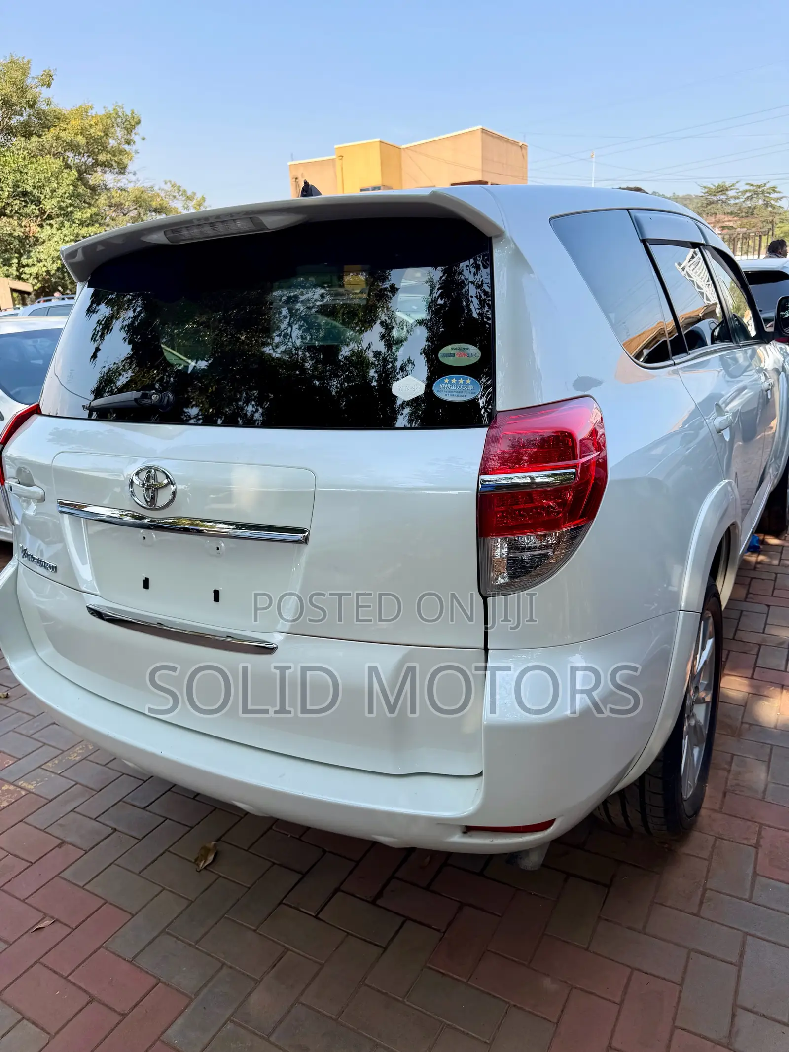 Toyota Vanguard 2013 White
