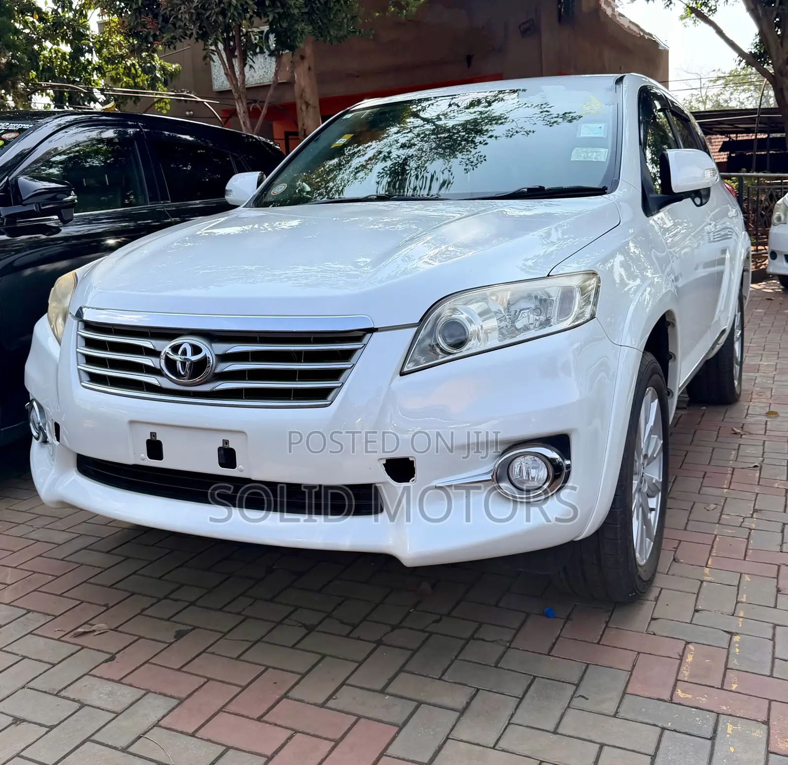 Toyota Vanguard 2013 White