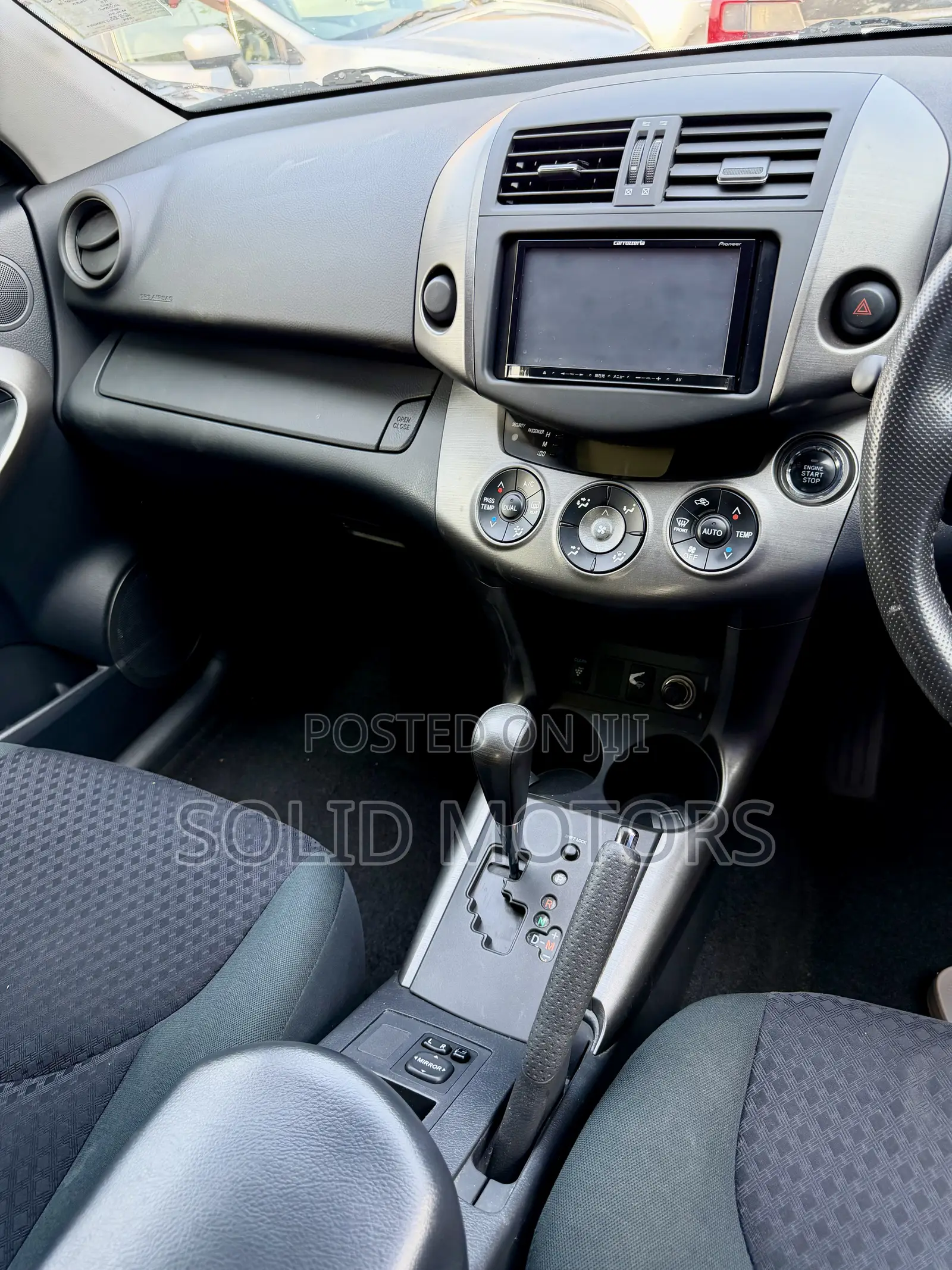 Toyota Vanguard 2013 White