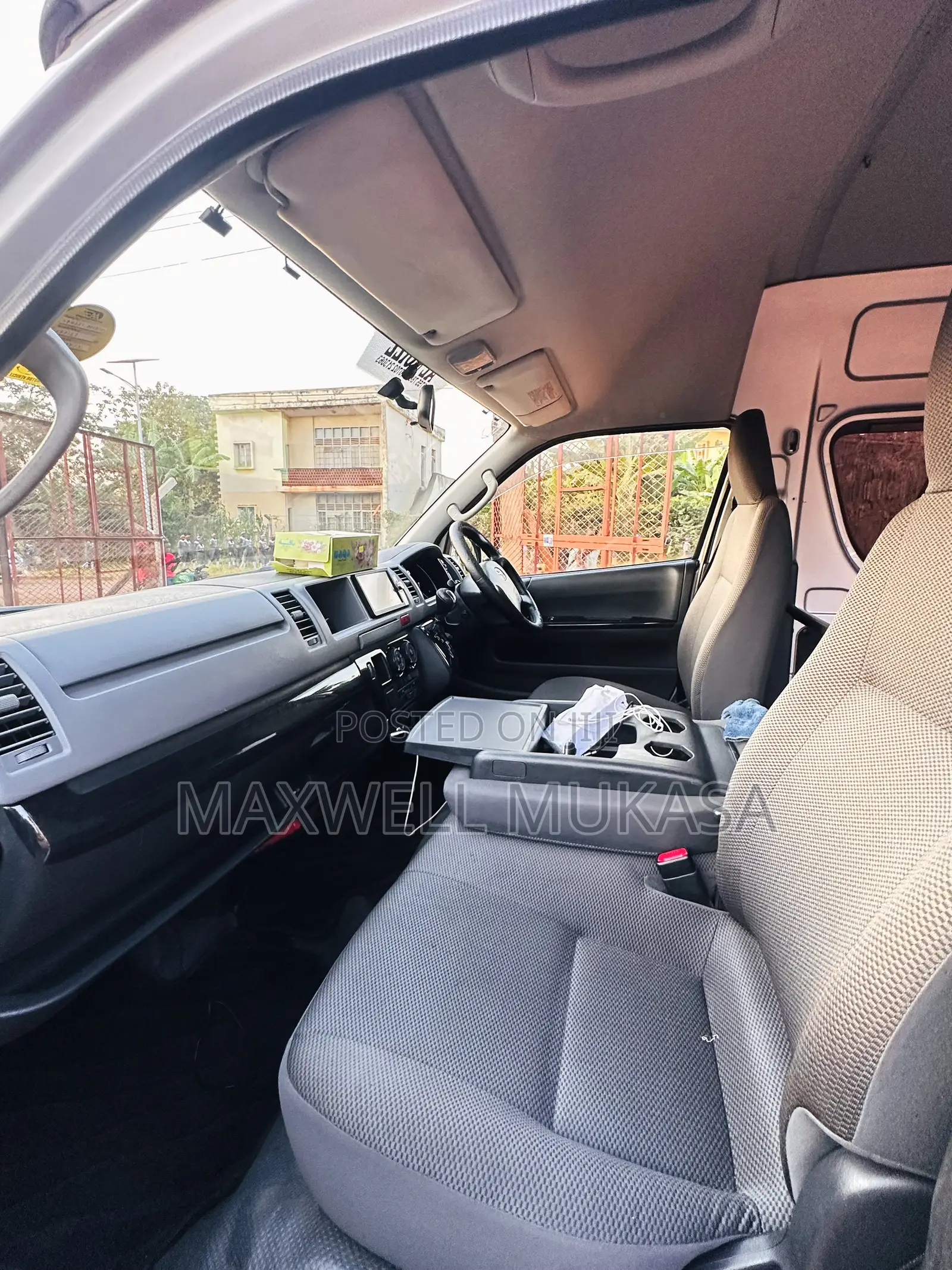 Toyota HiAce 2011 Silver