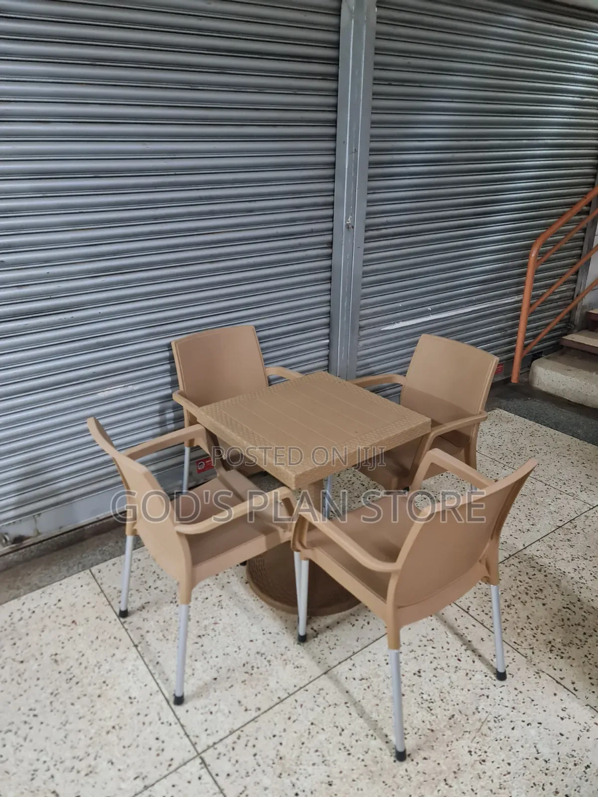 Fanback Plastic Chairs and Table Plastic Chairs and Table